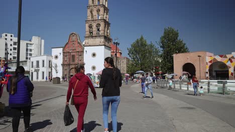 Static-shot-of-a-church-in-the-center-of-the-city-of-Irapuato