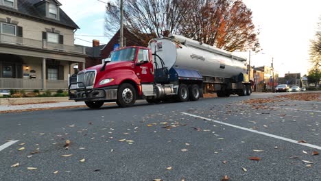 Tractor-trailer-with-tanker,-animal-feed-truck