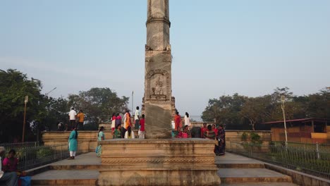 Gigantic-pillar-in-front-of-monolithic-statue-of-Bahubali
