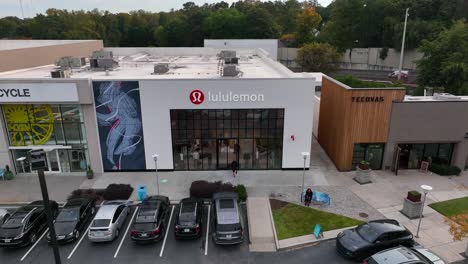 Lululemon-retail-store