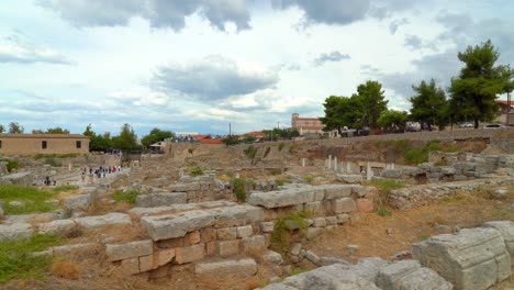 Peribollos-Von-Apollo-In-Der-Stadt-Des-Antiken-Korinth-An-Einem-Sonnigen-Tag