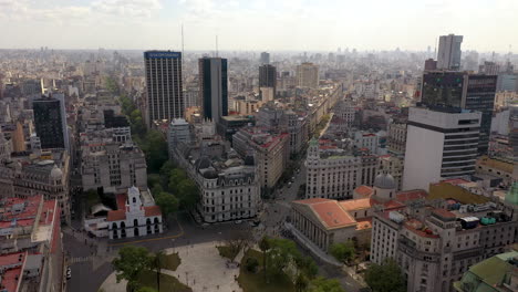 Forward-aerial-of-Buenos-Aires-city-skyline-from-Plaza-de-Mayo,-cloudy