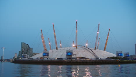 Sailing-On-River-Thames-At-Twilight-With-Picturesque-View-Of-Iconic-Millennium-Dome-In-London,-England
