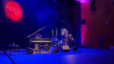 Jazz-singer-Yildiz-Ibrahimova-says-thank-you-to-the-audience-which-called-her-back-for-an-encore