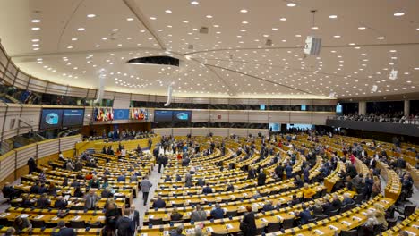 Timelapse-De-La-Sala-Plenaria-En-El-Parlamento-Europeo-En-Bruselas,-Bélgica