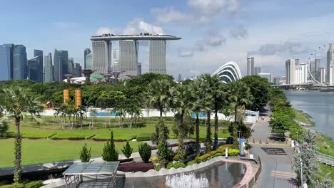 Gorgeous-skyline-of-the-iconic-architecture-of-Marina-Bay-Sands-and-skyscrapers-outdoor-cityscape-view-from-Marina-Barrage,-Gardens-by-the-Bay,-Singapore