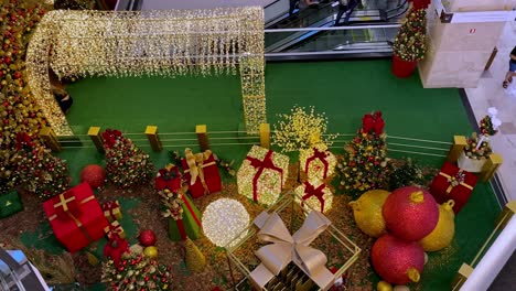 shopping-mall-preparing-for-the-christmas