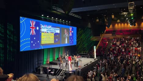 Australian-citizenship-ceremony-by-invitation-to-pledge-of-commitment-to-Australia-held-at-the-great-hall,-Brisbane-convention-and-exhibition-centre-on-Wednesday-14-September-2022