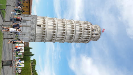Vertical-Video-of-People-Visiting-the-Leaning-Tower-of-Pisa,-Sunny-Day