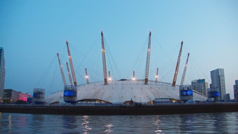 Stunning-View-Of-Famous-Millennium-Dome-Across-River-Thames-At-Dusk-On-The-Greenwich-Peninsula-In-London,-England