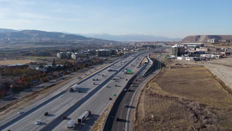 Salt-Lake-City-Interstate-Freeway-In-Silicon-Slopes,-Utah---Antenne