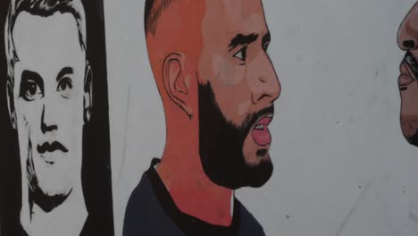 Gemälde-Von-Fußballern-Der-Weltmeisterschaft-2022-An-Der-Wand-In-Malir