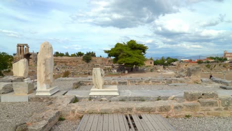 Bema-In-Der-Stadt-Des-Antiken-Korinth---Die-Rostra-Des-Forum-Romanum