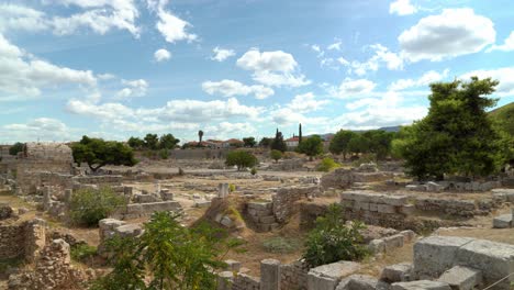 Tienda-En-Ruinas-De-Agora-En-La-Ciudad-De-La-Antigua-Corinto