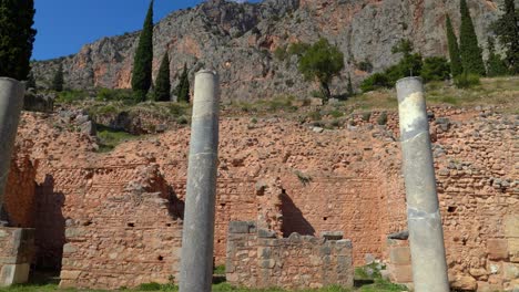 Pilares-De-La-Antigua-ágora-En-El-Sitio-Arqueológico-De-Delfos