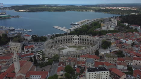 Drone-shot-of-the-Amphitheater-in-Pula,-Croatia---drone-is-circling-around-the-ancient-Roman-site
