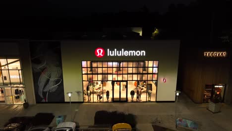 Lululemon-retail-store
