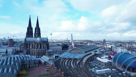 Fly-by-aerial-footage-of-the-Cologne-Cathedral-,-next-to-the-Cologne-international-main-train-station-on-a-cool-autumn-morning