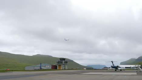 Aircraft-Takes-Off-from-Faroe-Islands,-Challenging-Airport-in-Atlantic