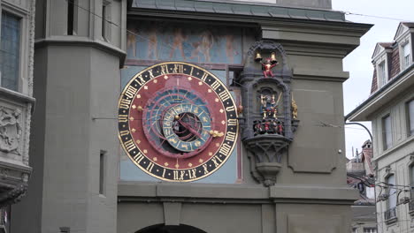 Astronomisches-Zifferblatt-Auf-Dem-Uhrturm-Zytglogge-In-Bern,-Schweiz
