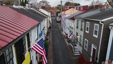 American-pride-flags-in-historic-colonial-home-area
