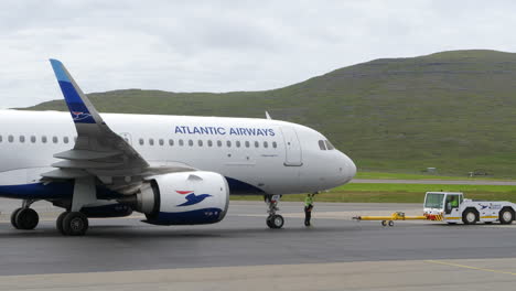 An-Atlantic-Airways-Airbus-A320-Ready-for-Departure-from-Vagar-Airport