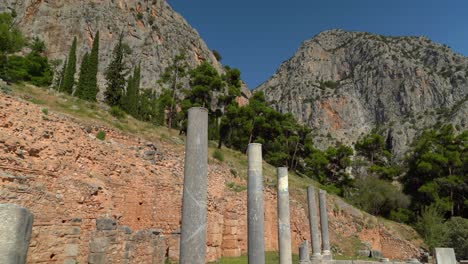 Mauern-Der-Antiken-Agora-In-Der-Ausgrabungsstätte-Delphi