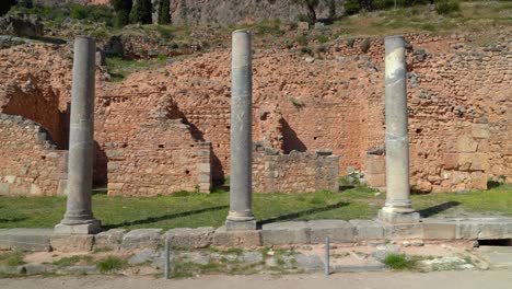 Ruinen-Der-Antiken-Agora-In-Der-Archäologischen-Stätte-Delphi