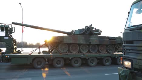 November-18,-2022-Riga,-Latvia:-NATO-Tanks-and-Soldiers-at-Military-Parade-in-Riga,-Latvia