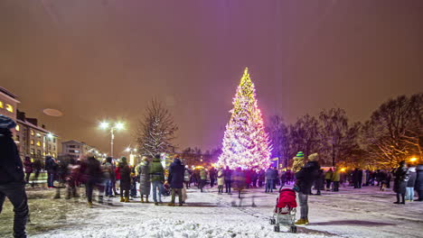 Christmas-tree-with-a-spotlight-show-at-the-village-center---time-lapse