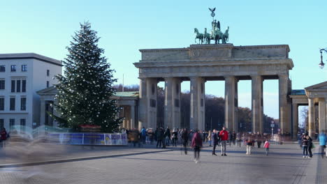 Pariser-Platz-Y-Branderburger-Gate,-Berlín-Timelapse,-Gente-Borrosa