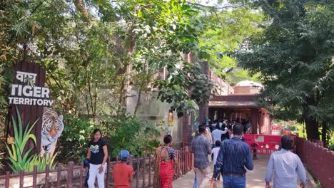People-Visiting-In-Tiger-Territory-At-Byculla-Zoo-Or-Rani-Bag-Victoria-Gardens