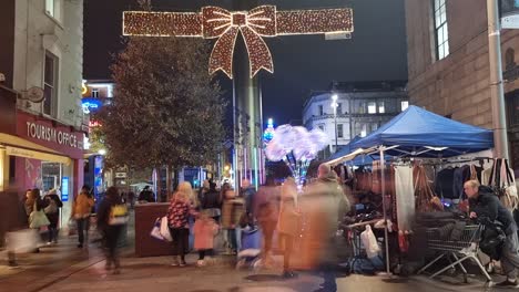 Christmas-Lights-Hyperlapse-Videografie-Ist-Eine-Fototechnik,-Die-Verwendet-Wird,-Um-Zeitraffervideos-Des-Straßenlebens-In-Dublin-Zu-Weihnachten-Zu-Erstellen