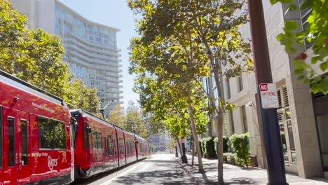 Der-San-Diego-Trolley-Ist-Ein-Stadtbahnsystem,-Das-Im-Großraum-San-Diego-Betrieben-Wird