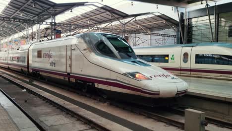 Hochgeschwindigkeitsbahnhof-In-Malaga,-Spanien