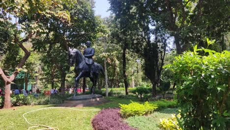 -Statue-of-Prince-of-Wales-at-Veer-Mata-Jijabai-Bhosale-Udyan-Or-Rani-Bagh-or-Byculla-Zoo-in-Mumbai-Bombay,-India