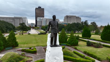 Huey-Long-Statue-Auf-Dem-Gelände-Des-Louisiana-State-Capitol-Complex