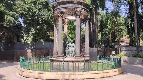 Estatua-De-La-Reina-Victoria-En-Los-Jardines-Victoria-O-En-El-Zoológico-Rani-Baug-Byculla