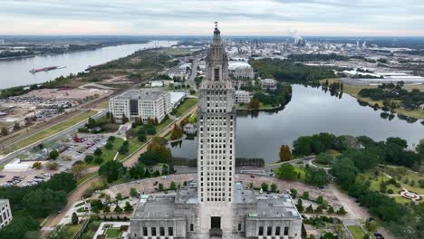 Aerial-view-of-Louisiana-State-Capitol-in-Baton-Rouge,-LA-with-Mississippi-River-in-distance