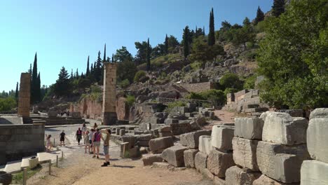 Ruinen-In-Der-Nähe-Des-Apollotempels-In-Der-Archäologischen-Stätte-Delphi