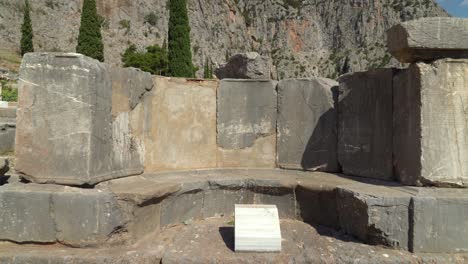 Exadrae-In-Der-Ausgrabungsstätte-Delphi