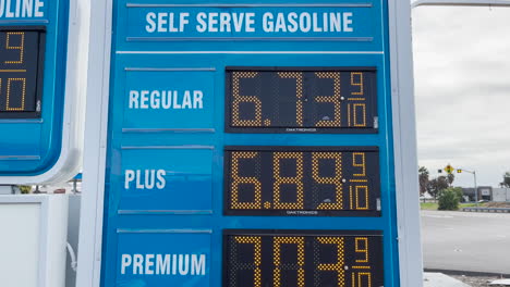 Electronic-signboard-with-prices-to-Valero-gas-station