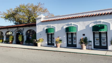 Berühmter-Paseo-Delicias-In-Rancho-Santa-Fe,-Einer-Straße-Mit-Vielen-Geschäften,-Restaurants-Und-Immobilienbüros