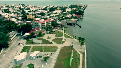 Hermosa-Vista-Aerea-Con-Drone-Del-Puerto-De-Boca-Del-Rio,-Veracruz