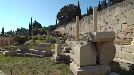 Stoa-Der-Athener-In-Der-Ausgrabungsstätte-Delphi