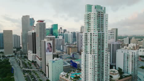 Aerial-view-of-modern-skyscraper-buildings-and-condominium-hotels-in-Miami