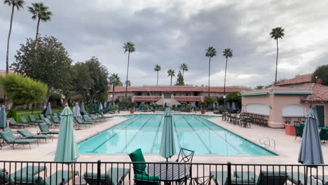 Empty-outdoor-swimming-pool-at-the-Harris-Ranch-in-California,-zoom-in-shot
