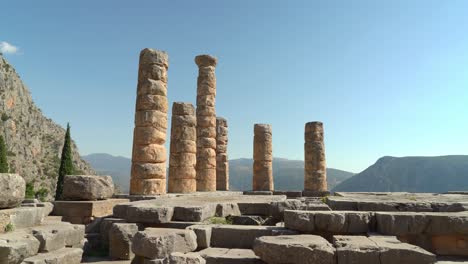 Vista-Panorámica-Del-Templo-De-Apolo-En-El-Sitio-Arqueológico-De-Delfos