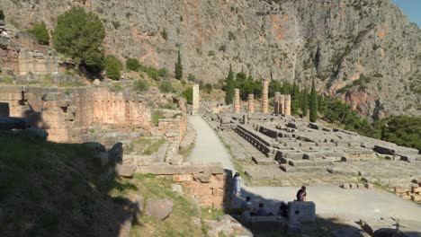 Panorama-Weitwinkelaufnahme-Des-Gesamten-Apollo-Tempels-In-Der-Archäologischen-Stätte-Von-Delphi
