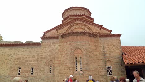 Antiguo-Edificio-Del-Santo-Monasterio-Del-Gran-Meteorito-En-La-Formación-Rocosa-De-Meteora-En-Grecia